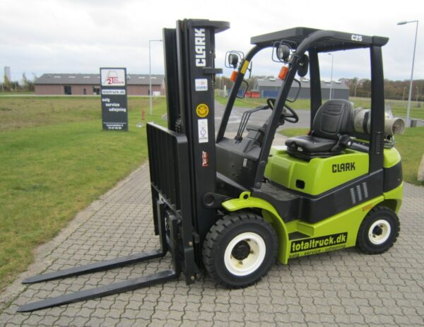 Clark – C25L – Gastruck – 2500 kg / 500 mm lastcenter