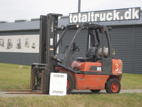 Nissan – UGD02A30PQ – Gastruck – 3000 kg / 500 mm lastcenter