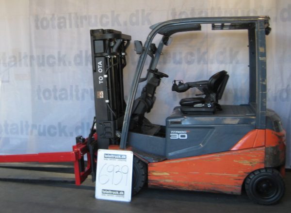 Toyota – 8FBMT30 – El-truck – 3000 kg / 500 mm lastcenter